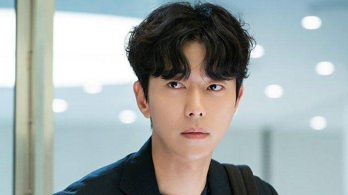 Profil Dan Biodata Yoon Hyun Min Resmi Putus Dengan Baek Jin Hee