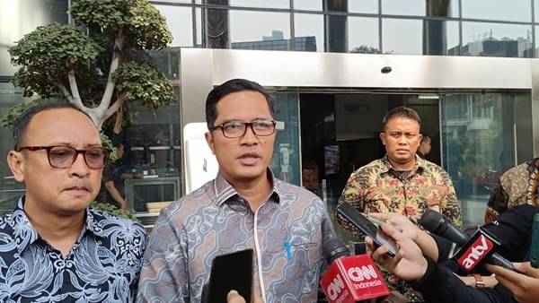 Profil Dan Biodata Febri Diansyah, Mantan Juru Bicara KPK