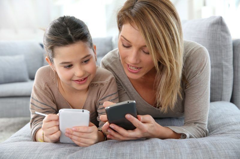 Mama, Ini 4 Cara Membatasi Penggunaan Smartphone Anak