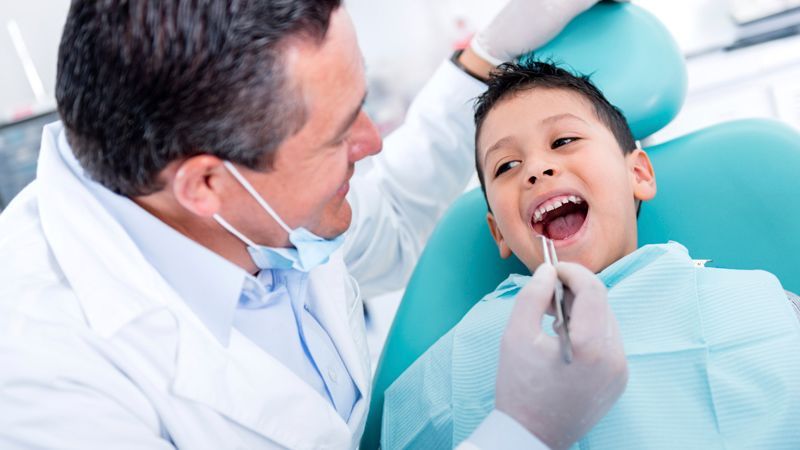 Cara Membuat Anak tak Takut Berkunjung Ke Dokter Gigi