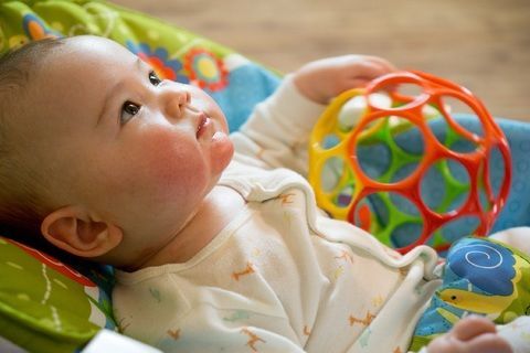 7 Mainan Terbaik Bisa Bikin Bayi Lebih Cerdas