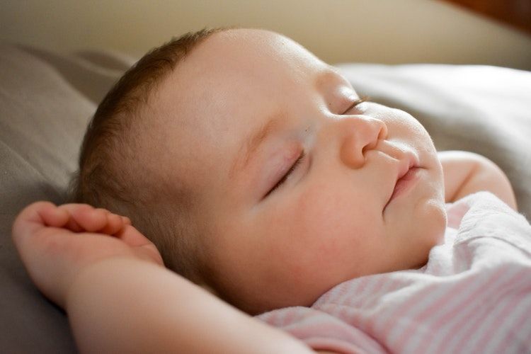 Agar Hidup Mama Nyaman, Lakukan Cara Melatih Pola Tidur Bayi Ini
