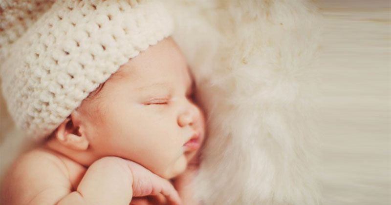 Agar Tetap Lembut, Ikuti 5 Cara Merawat Kulit Sensitif Bayi Baru Lahir