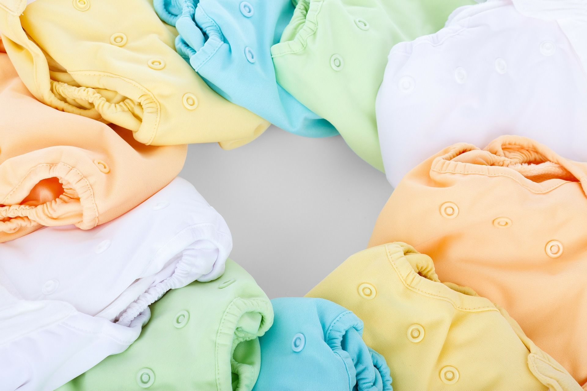 2. Bayi buang air kecil delapan hingga sepuluh kali sehari
