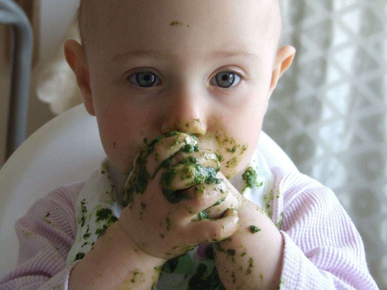 Begini 5 Cara agar Anak Tidak Memainkan Makanan saat BLW