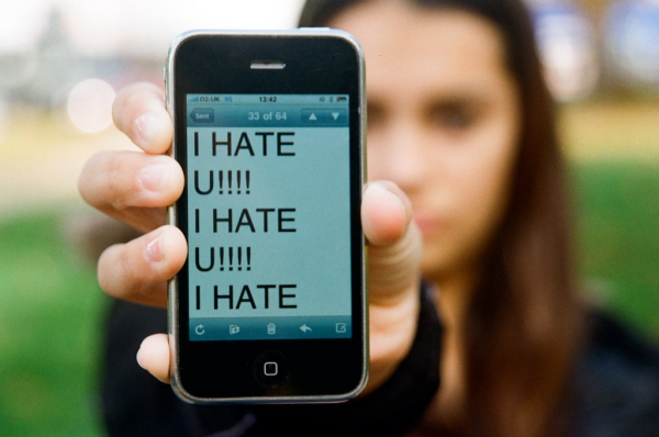 1. Buat anak melek cyberbullying marak terjadi