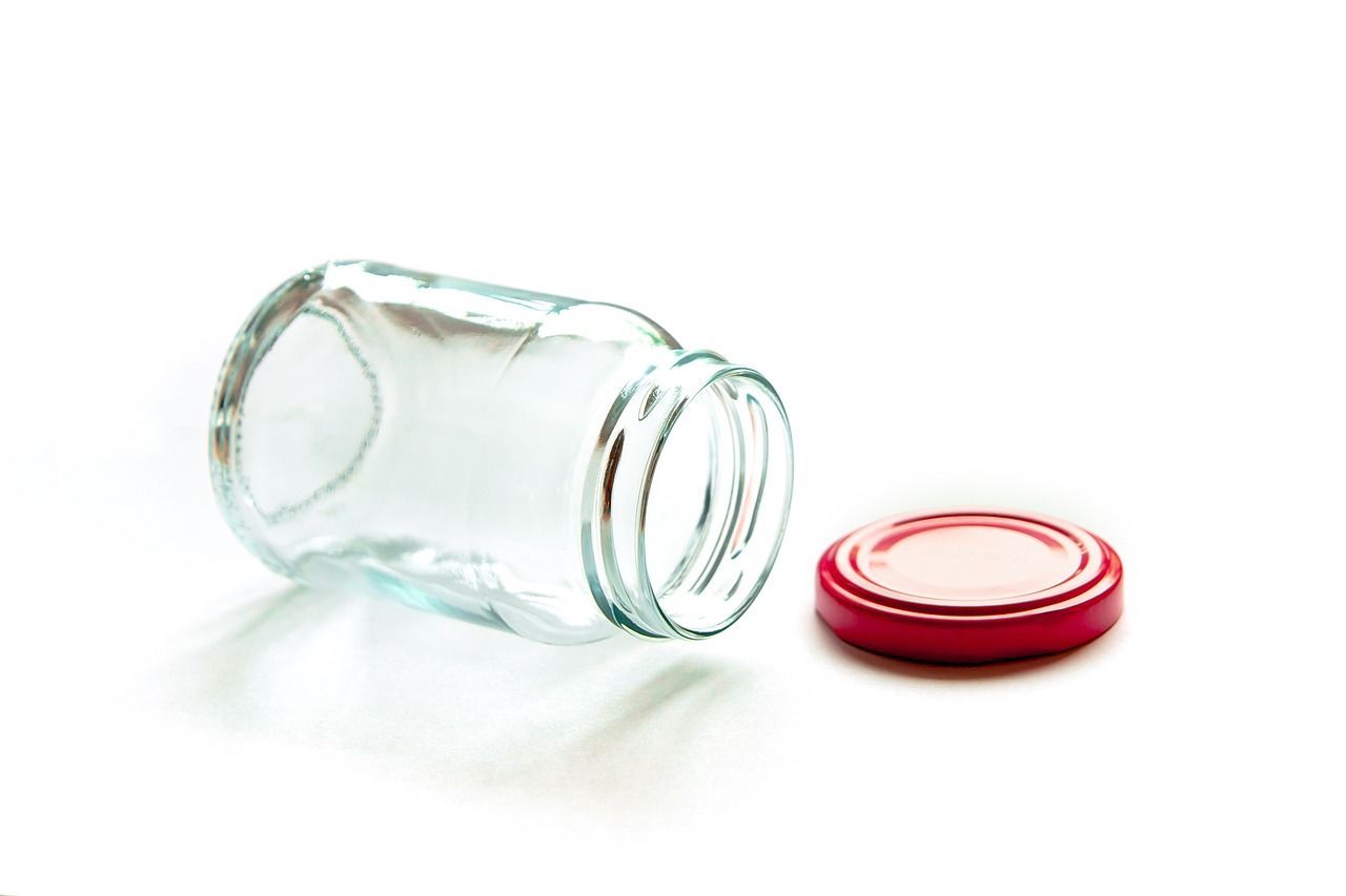 2. Botol atau kantung plastik