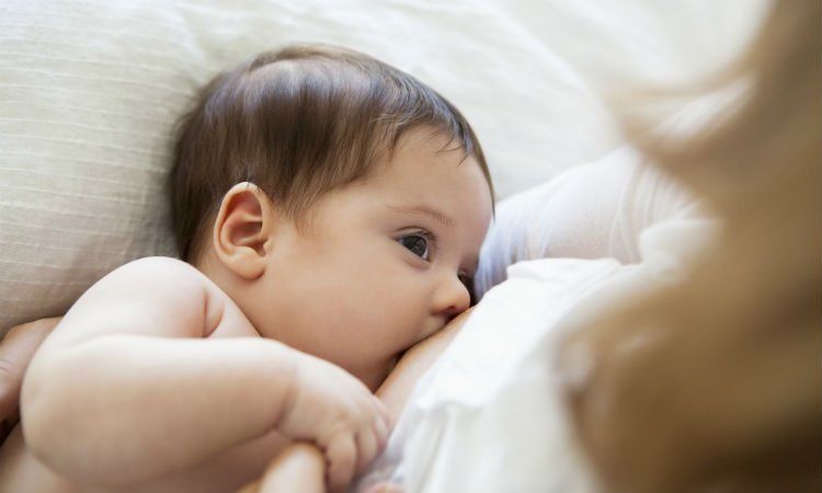 Tanda-tanda Bayi Mengalami Cluster Feeding