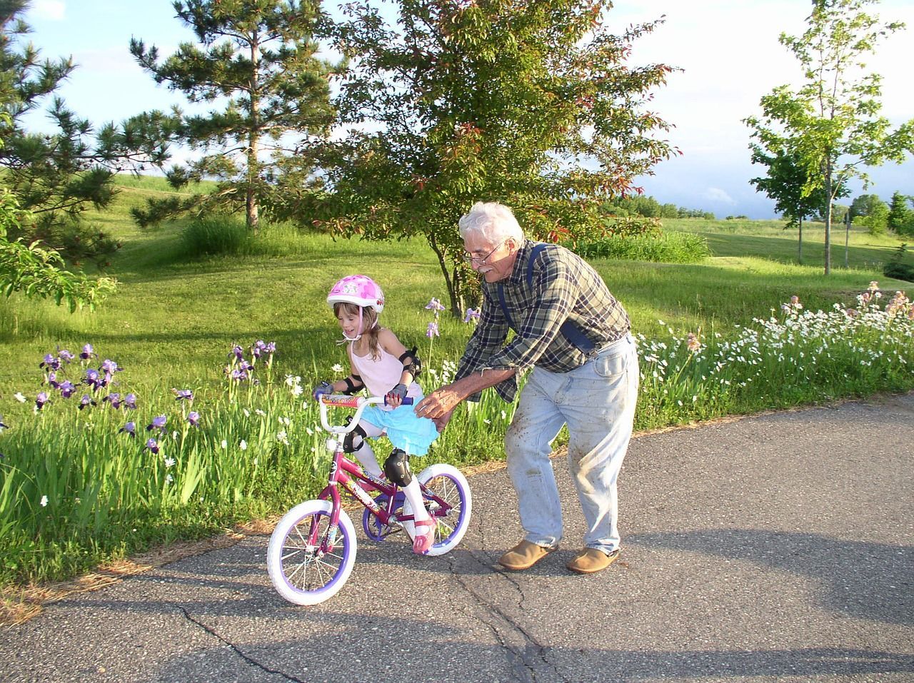 7 Hal Harus Diperhatikan Mama saat Mengajar Si Kecil Main Sepeda