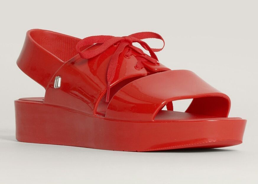 7. Flatform sandals minimalis