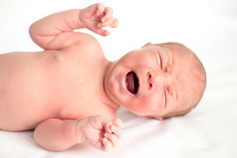 9. Menghadapi bayi rewel