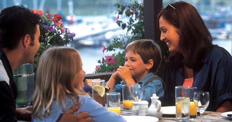 5 Panduan Makan Bersama Anak Restoran Masa New Normal