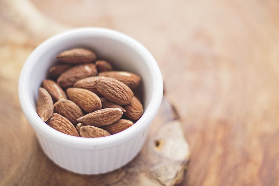 5. Kacang almond