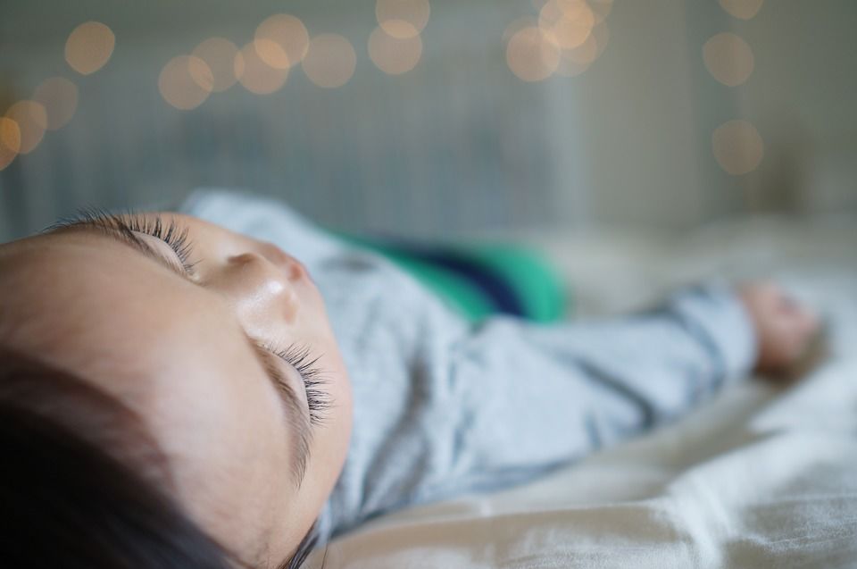 5. Gunakan lampu tidur sesuai keinginan si Kecil