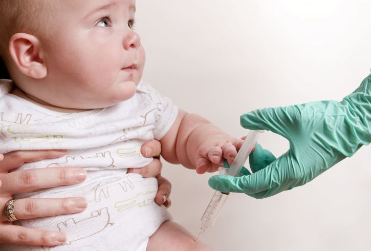 Imunisasi Harus Diberikan Kepada Bayi Umur 7-12 Bulan
