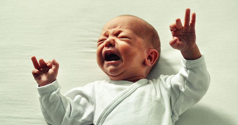 4. Si bayi tidak berhenti menangis