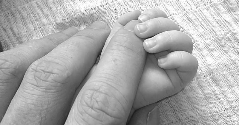 5 Hal tentang Bayi Baru Lahir Sering Bikin Papa Kebingungan