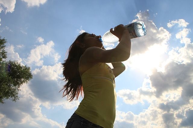1. Minum air putih setiap hari