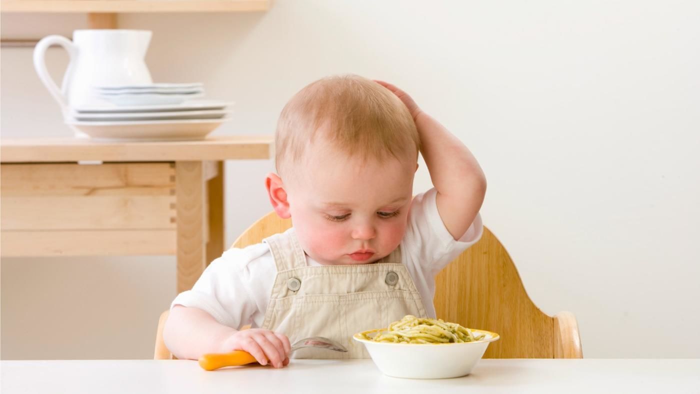 7. Bayi menolak makan mandiri
