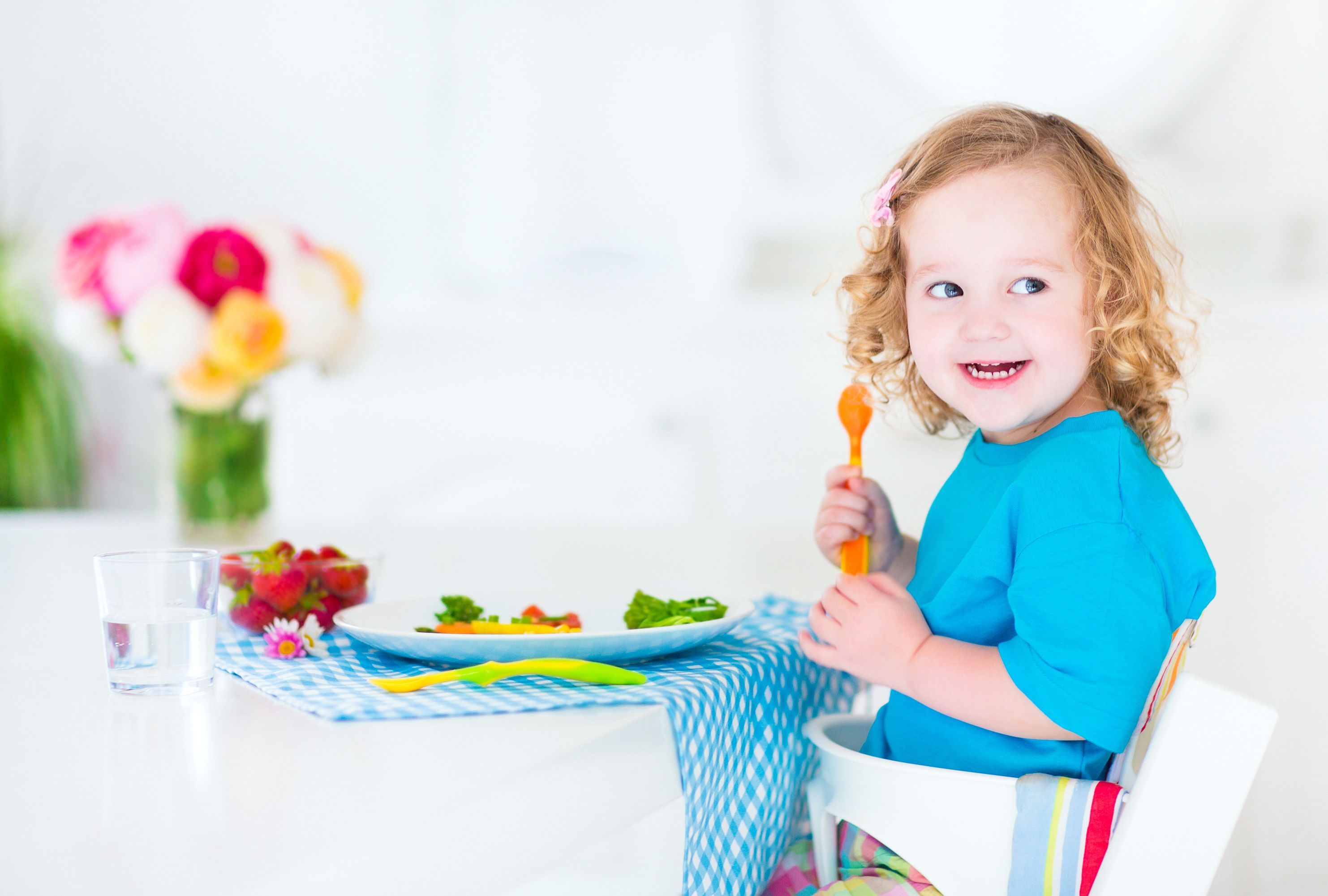 2. Berikan fasilitas buat anak semangat makan sayur buah