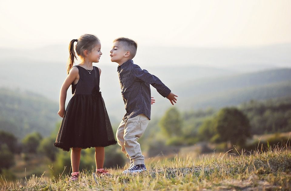7 Hal Harus Mama Ingatkan Saat Anak Sedang Jatuh Cinta