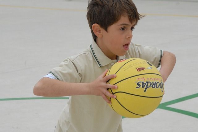 5 Manfaat Anak Olahraga Basket Lapangan