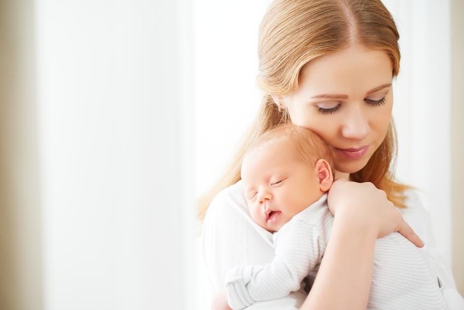 5 Mitos Fakta Seputar Menggendong Bayi Wajib Mama Ketahui