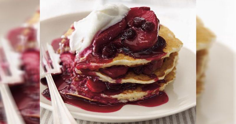 4. Oatmeal pancakes with apple and blueberry sauce
