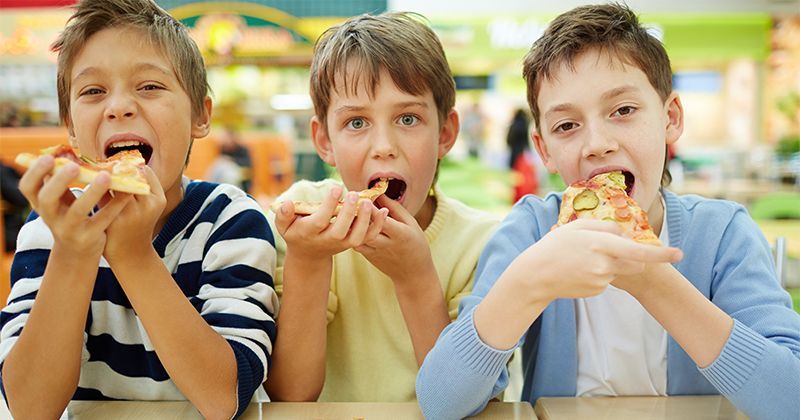 Ma, Ini 7 Cara agar Anak Mengurangi Makanan Junk Food