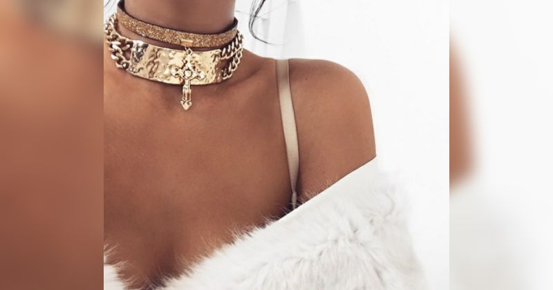 3. Gold choker is the other name of hot
