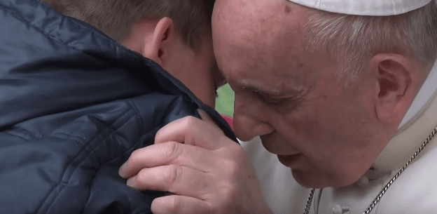 4. Paus Francis terkesan atas kebaikan hati Emanuele