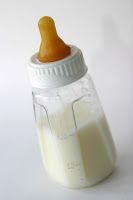6. Memberikan sisa susu ada botol si Kecil