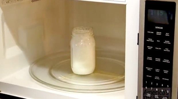 2. Memanaskan ASI/susu formula microwave