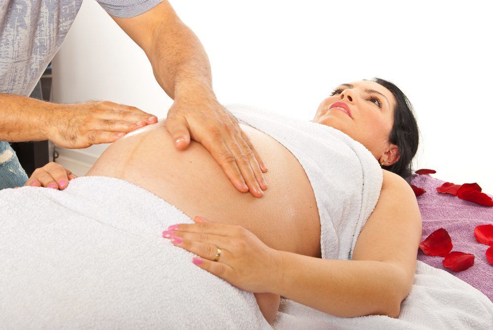 5. Nikmati pijatan khusus masa kehamilan