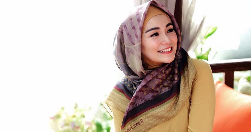 3. Gaya hijab Soraya Larasati