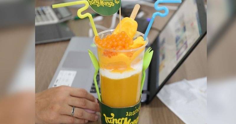 3. Jus manga topping buah segar