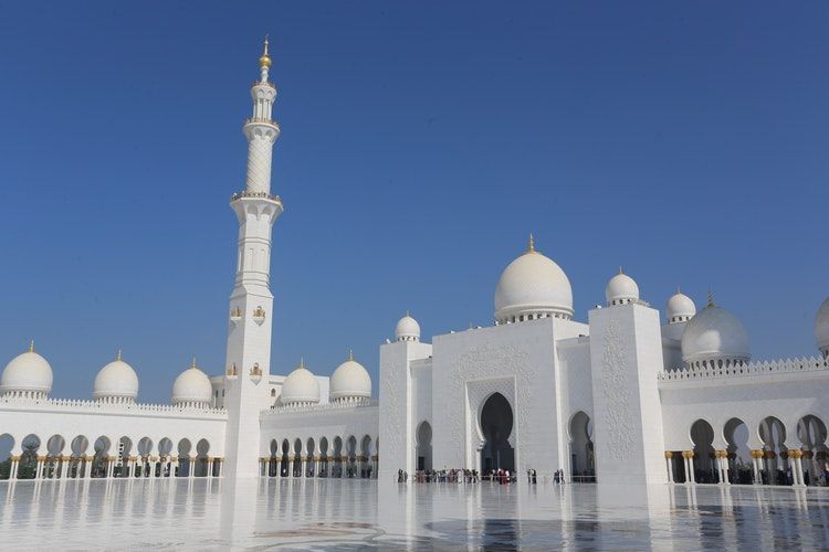 8. Meningkatkan ibadah Masjid atau Rumah
