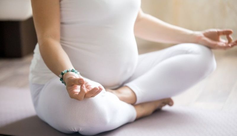 7 Hal Perlu Mama Ketahui Tentang Yoga Trimester Kedua