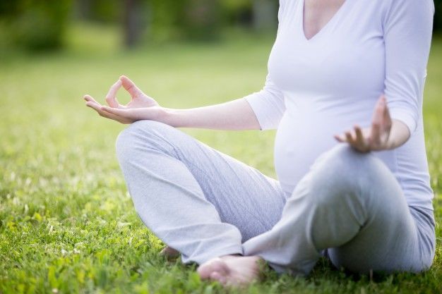 2. Manfaat yoga menenangkan menguatkan ibu hamil