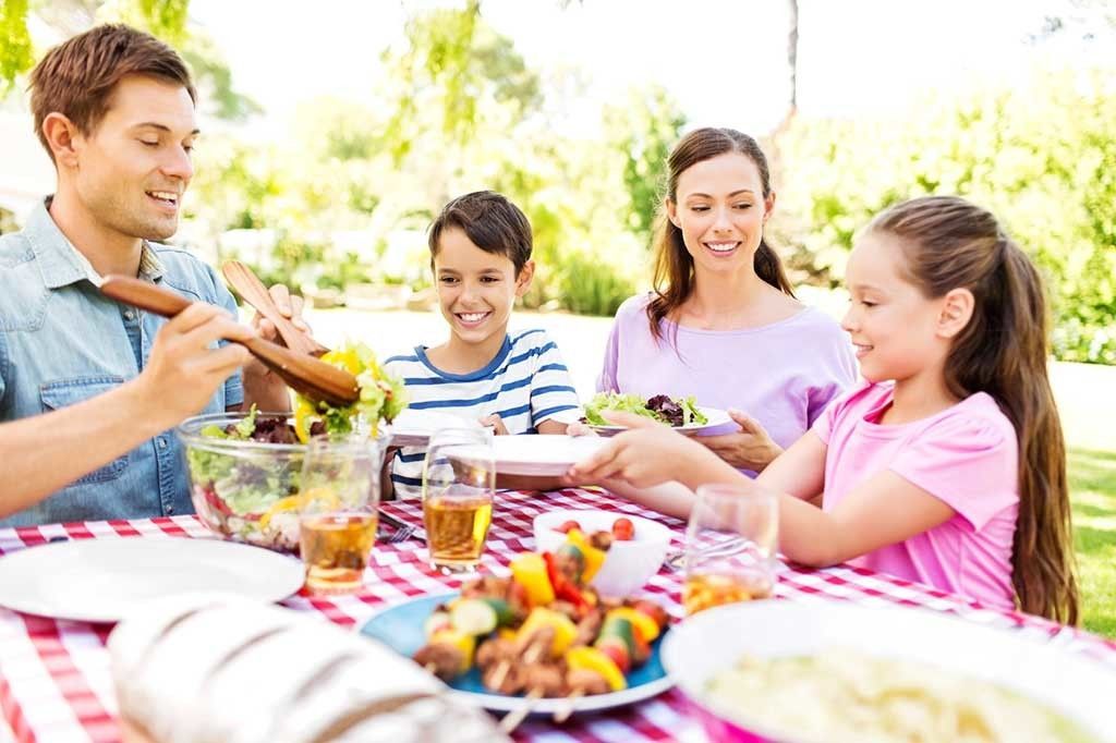 Meja Makan Menjadi Tempat Berkumpul Seluruh Anggota Keluarga