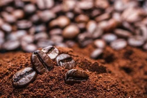 4. Minyak kelapa bubuk kopi bisa bantu mengurangi komedo