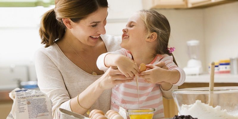 Agar Tetap Menyenangkan, Berikut Tips Membuat Kue Bersama Anak