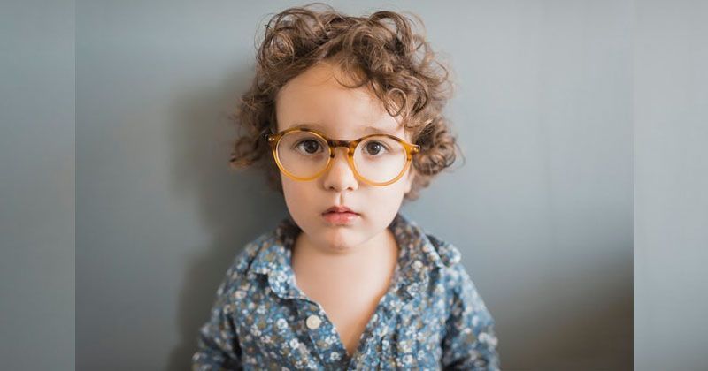 7 Hal Harus Diperhatikan Saat Anak Mulai Pakai Kacamata