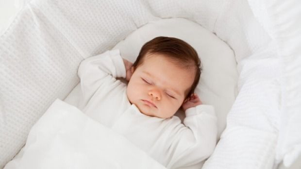 Bayi Berkeringat Banyak Saat Tidur, Apakah Normal