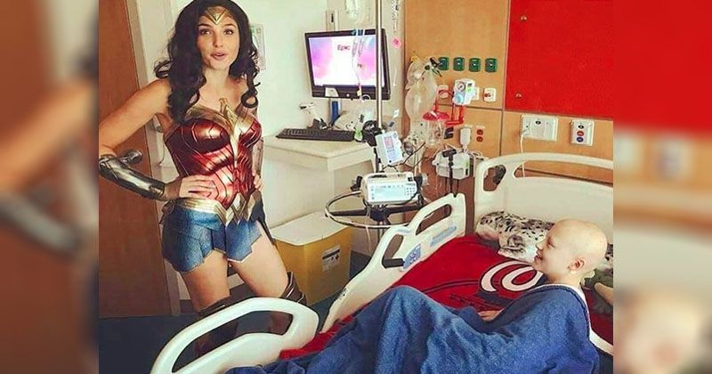Mengejutkan Wonder Woman Sapa Anak-anak Rumah Sakit