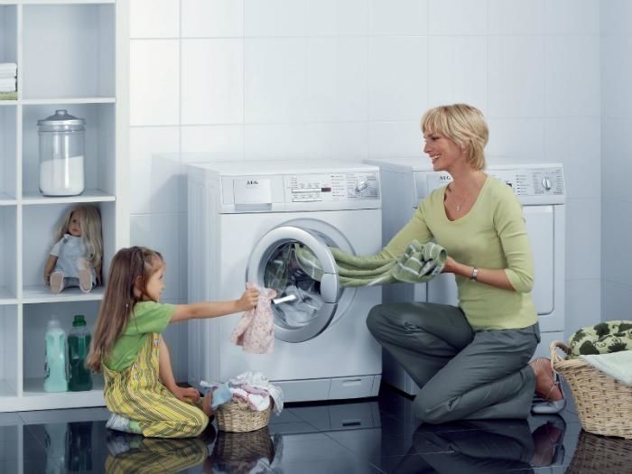 1. Baca instruksi atau petunjuk cara pemakaian mesin cuci kamu