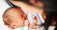 Mungkinkah Menyusui Bayi Sedang Tidur Tanpa Membuat Terbangun