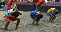 4. Menjajal beragam permainan tradisional 