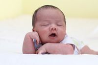 7 Cara Mengatasi Bayi Sulit Tidur