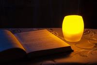 2. Manfaatkan lampu malam